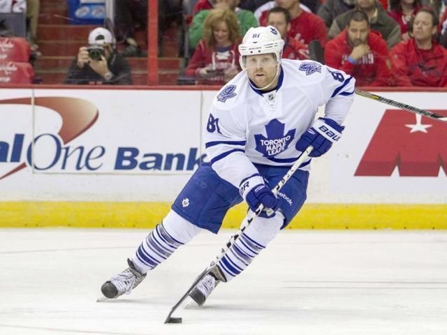 5 NHL players who use unique hockey sticks
