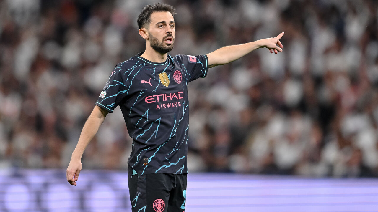 MADRID, SPAIN - APRIL 9: Bernardo Silva of Manchester City gestures during the UEFA Champions League quarter-final first leg match between Real Madrid CF and Manchester City at Estadio Santiago Bernabeu on April 9, 2024 in Madrid, Spain.