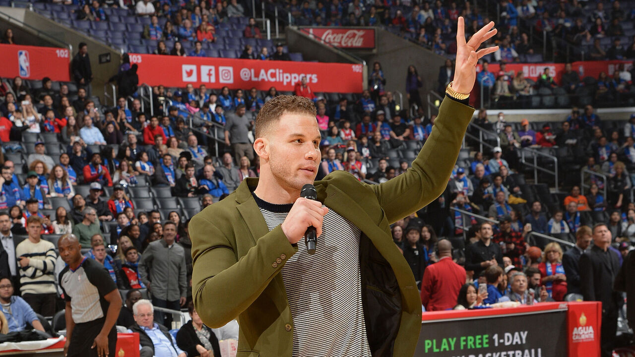 LOS ANGELES, CA - DECEMBER 20: Blake Griffin #32 of the LA Clippers waves to the crowd before the game against the Phoenix Suns on December 20, 2017 at STAPLES Center in Los Angeles, California. NOTE TO USER: User expressly acknowledges and agrees that, by downloading and/or using this photograph, user is consenting to the terms and conditions of the Getty Images License Agreement. Mandatory Copyright Notice: Copyright 2017 NBAE