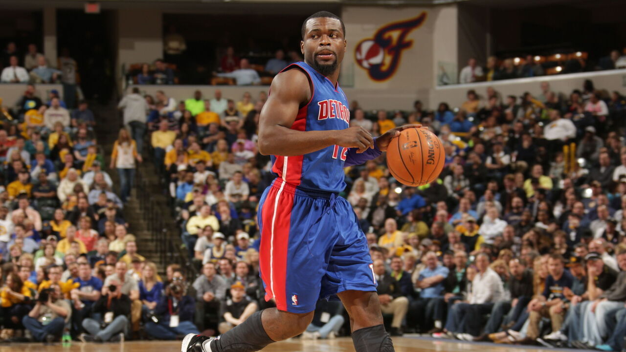 INDIANAPOLIS - APRIL 2: Will Bynum #12 of the Detroit Pistons handles the ball against the Indiana Pacers at Bankers Life Fieldhouse on April 2, 2014 in Indianapolis, Indiana. NOTE TO USER: User expressly acknowledges and agrees that, by downloading and or using this Photograph, user is consenting to the terms and condition of the Getty Images License Agreement. Mandatory Copyright Notice: 2014 NBAE