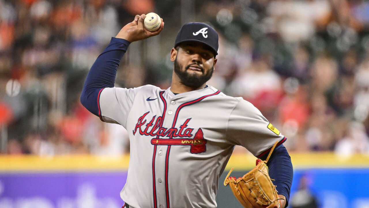 HOUSTON, TEXAS - APRIL 16: Reynaldo López #40 of the Atlanta Braves pitches in the first inning against the Houston Astros at Minute Maid Park on April 16, 2024 in Houston, Texas.
