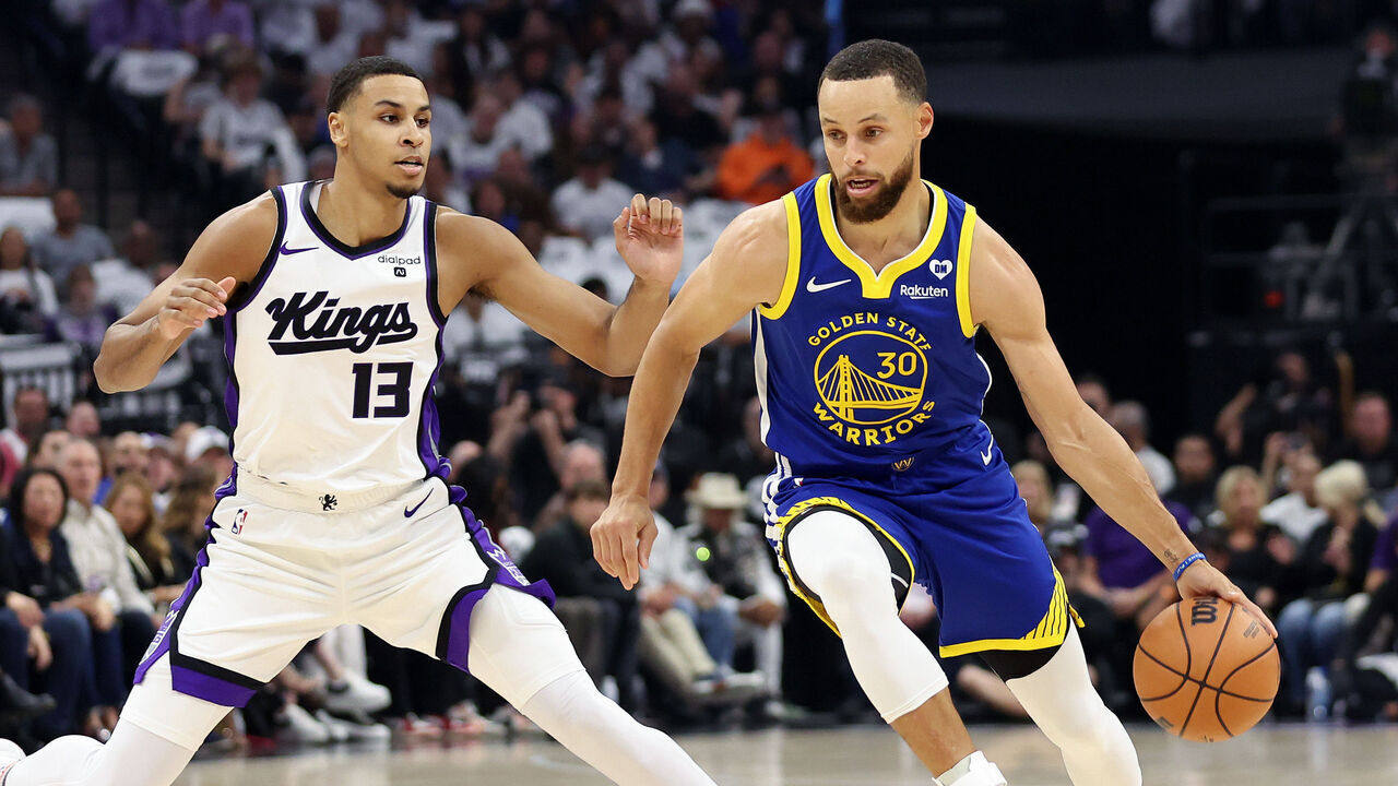 SACRAMENTO, CALIFORNIA - APRIL 16: Stephen Curry #30 of the Golden State Warriors is guarded by Keegan Murray #13 of the Sacramento Kings in the first quarter during the Play-In Tournament at Golden 1 Center on April 16, 2024 in Sacramento, California.