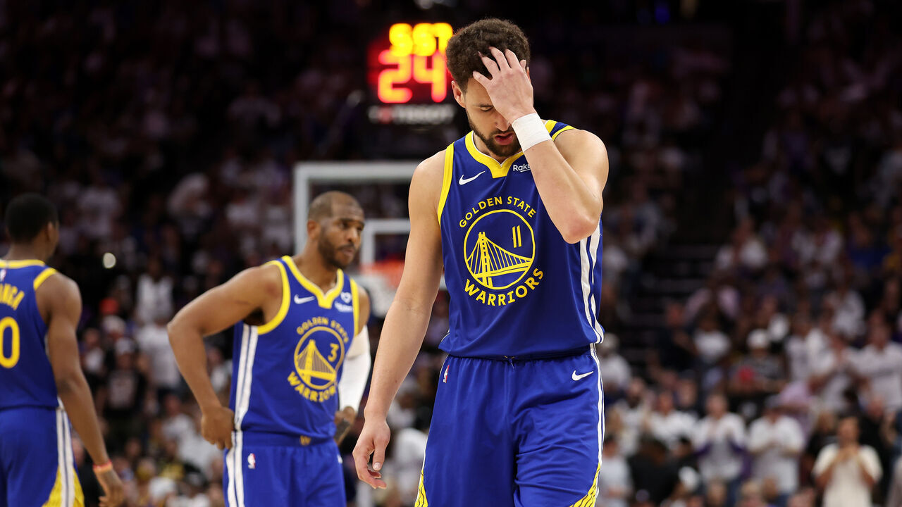 SACRAMENTO, CALIFORNIA - APRIL 16: Klay Thompson #11 of the Golden State Warriors reacts after missing a shot against the Sacramento Kings in the second half during the Play-In Tournament at Golden 1 Center on April 16, 2024 in Sacramento, California.