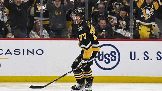 PITTSBURGH, PA - APRIL 11: Pittsburgh Penguins center Jeff Carter (77) celebrates his goal during the third period in the NHL game between the Pittsburgh Penguins and the Detroit Red Wings on April 11, 2024, at PPG Paints Arena in Pittsburgh, PA.