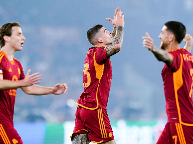 Gianluca Mancini of AS Roma celebrates after scoring first goal during the UEFA Europa League 2023/24 Quarter-Final second leg match between AS Roma and AC Milan at Stadio Olimpico on April 18, 2024 in Rome, Italy.