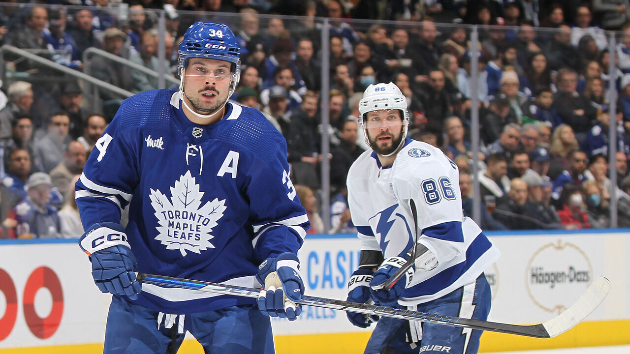 TORONTO, CANADA - DECEMBER 20: Auston Matthews #34 of the Toronto Maple Leafs skates against Nikita Kucherov #86 of the Tampa Bay Lightning during an NHL game at Scotiabank Arena on December 20, 2022 in Toronto, Ontario, Canada. The Maple Leafs defeated the Lightning 4-1.