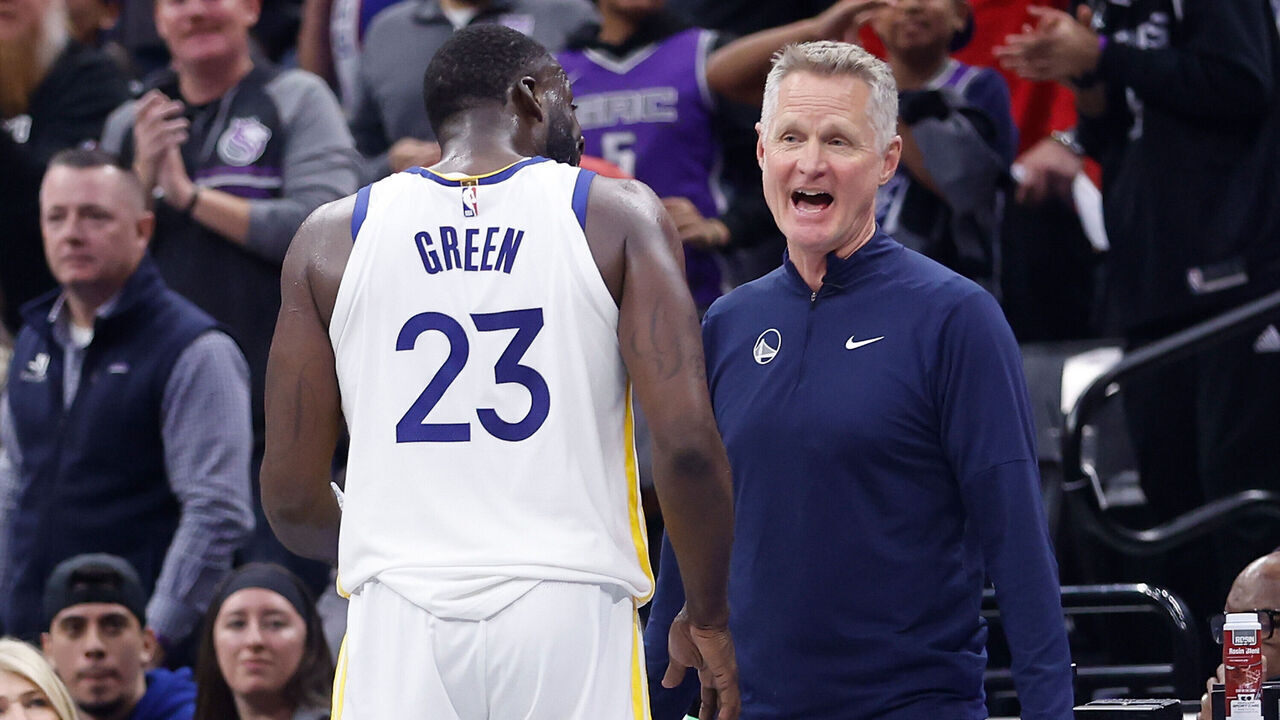 SACRAMENTO, CALIFORNIA - NOVEMBER 28: Draymond Green #23 of the Golden State Warriors talks to head coach Steve Kerr after receiving a technical foul in the fourth quarter against the Sacramento Kings during the NBA In-Season Tournament game at Golden 1 Center on November 28, 2023 in Sacramento, California.