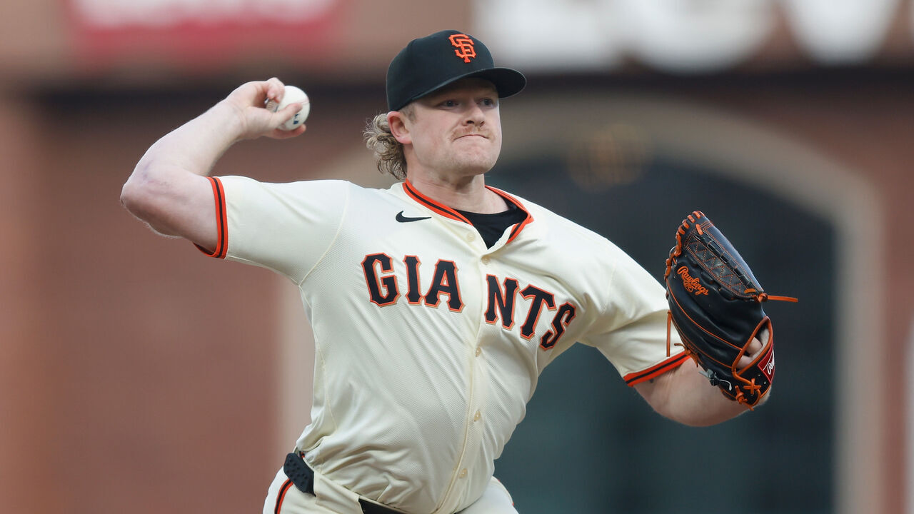 SAN FRANCISCO, CALIFORNIA - APRIL 18: Logan Webb #62 of the San Francisco Giants pitches in the top of the first inning against the Arizona Diamondbacks at Oracle Park on April 18, 2024 in San Francisco, California.