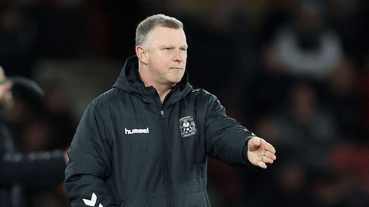 Coventry City manager Mark Robins gestures on the touchline during the Sky Bet Championship match at St Mary's Stadium, Southampton. Picture date: Tuesday April 9, 2024.