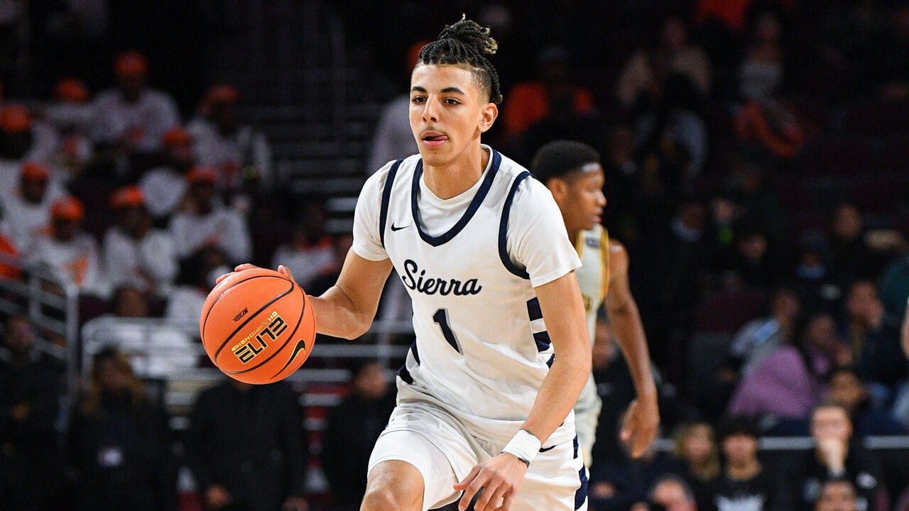 LOS ANGELES, CA - JANUARY 07: Sierra Canyon guard Justin Pippen dribbles up the court during a high school basketball game between Sierra Canyon and La Jolla Country Day in The Chosen-1's Invitational at Galen Center on January 7, 2023 in Los Angeles, California..