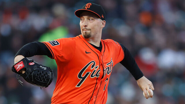 SAN FRANCISCO, CALIFORNIA - APRIL 19: Blake Snell #7 of the San Francisco Giants pitches in the top of the first inning against the Arizona Diamondbacks at Oracle Park on April 19, 2024 in San Francisco, California.