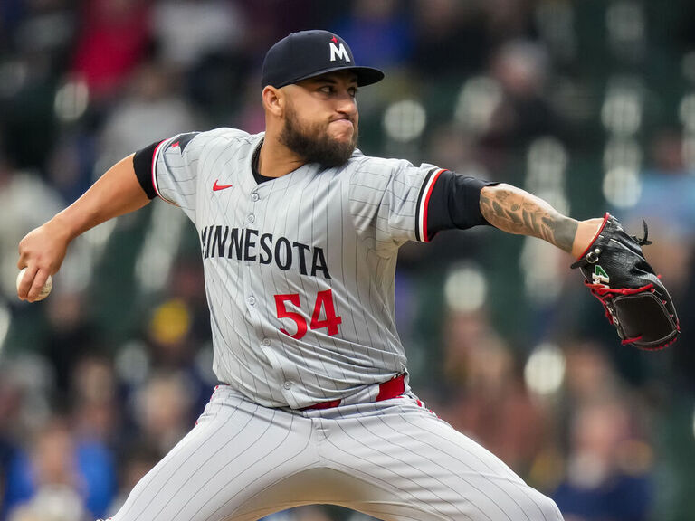 Twins' Duarte scheduled for season-ending elbow surgery | theScore.com