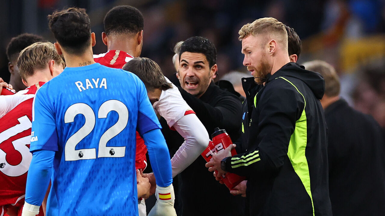 WOLVERHAMPTON, ENGLAND - APRIL 20: Mikel Arteta the head coach / manager of Arsenal instructs his players during the Premier League match between Wolverhampton Wanderers and Arsenal FC at Molineux on April 20, 2024 in Wolverhampton, England.