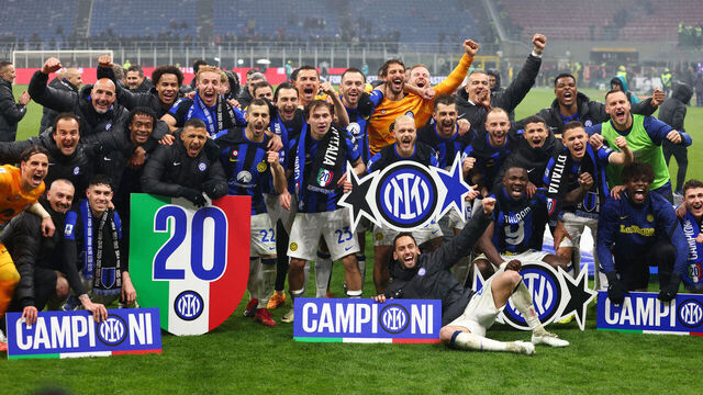 MILAN, ITALY - APRIL 22: FC Internazionale players celebrate winning the Serie A TIM title after winning the Serie A TIM match between AC Milan and FC Internazionale at Stadio Giuseppe Meazza on April 22, 2024 in Milan, Italy.