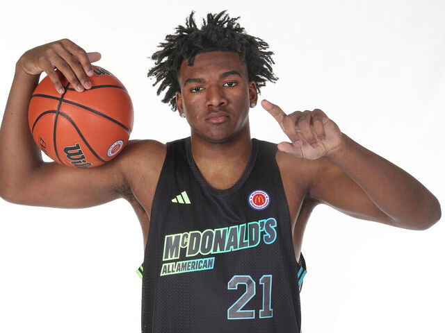 HOUSTON, TX - MARCH 29: McDonalds High School All American guard Karter Knox (21) poses for a photo during the McDonalds High School All American Portrait Day at the JW Marriott Houston by the Galleria on March 29, 2024, in Houston, Texas.