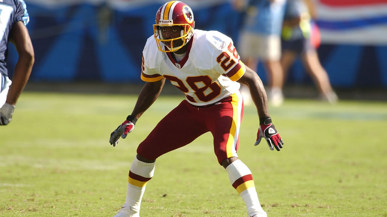 LANDOVER, MD - OCTOBER 06: Darrell Green #28 of the Washington Redskins in position during an NFL football game against the Tennessee Titans on October 6, 2002 at FedExField in Landover, Maryland.