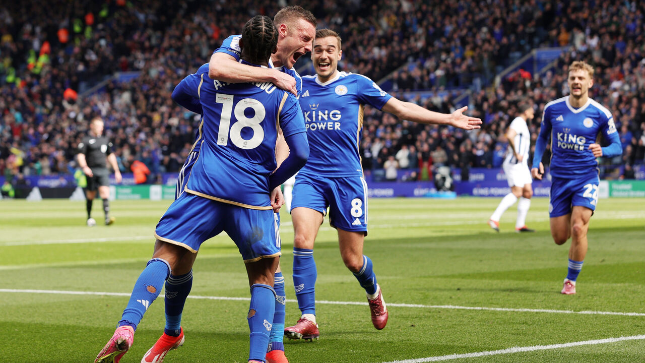 Leicester back in EPL after Leeds' promotion push falters again | theScore.com