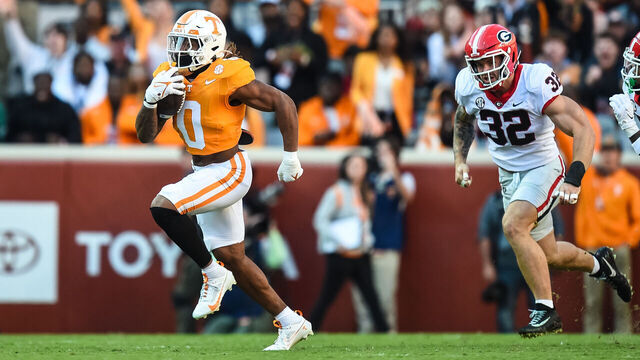 KNOXVILLE, TN - NOVEMBER 18: Tennessee Volunteers running back Jaylen Wright (0) runs with the ball during a college football game between the Tennessee Volunteers and the Georgia Bulldogs on November 18, 2023, at Neyland Stadium, in Knoxville, TN.
