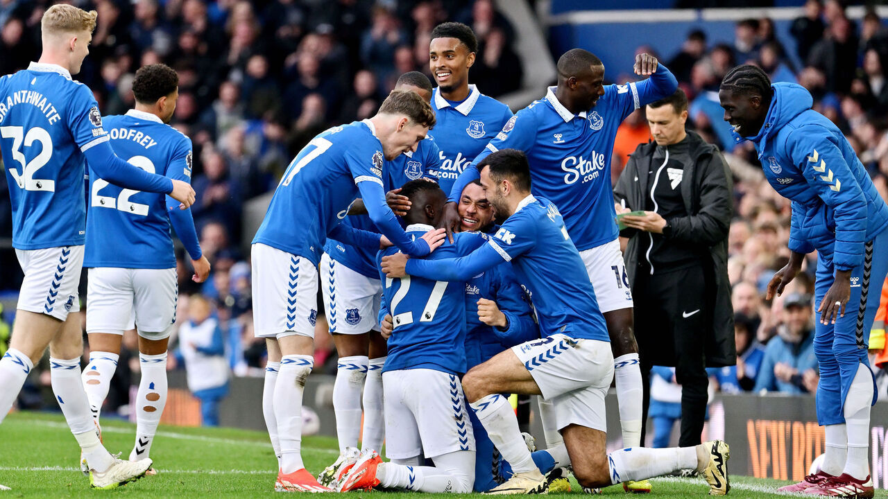 LIVERPOOL, ENGLAND - APRIL 27: Idrissa Gueye (C) of Everton celebrates his goal with Jarrad Branthwaite Ben Godfrey James Garner Youssef Chermiti Arnaut Danjuma Dwight McNeil Abdoulaye Doucoure and Amadou Onana "during the Premier League match between Everton FC and Brentford FC at Goodison Park on April 27, 2024 in Liverpool, England.