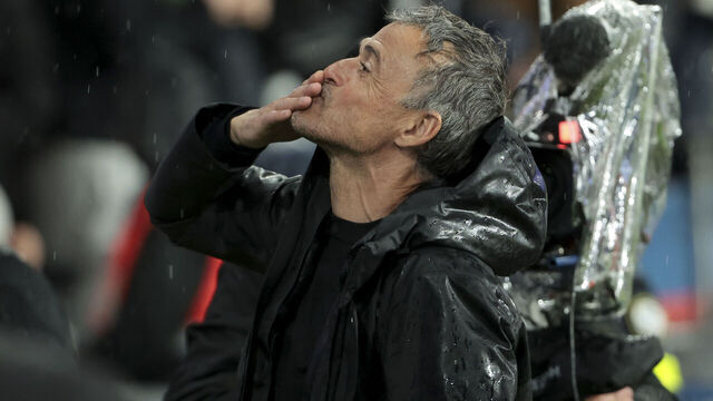 PARIS, FRANCE - APRIL 27: PSG coach Luis Enrique reacts following the Ligue 1 Uber Eats match between Paris Saint-Germain (PSG) and Le Havre AC (HAC) at Parc des Princes stadium on April 27, 2024 in Paris, France.