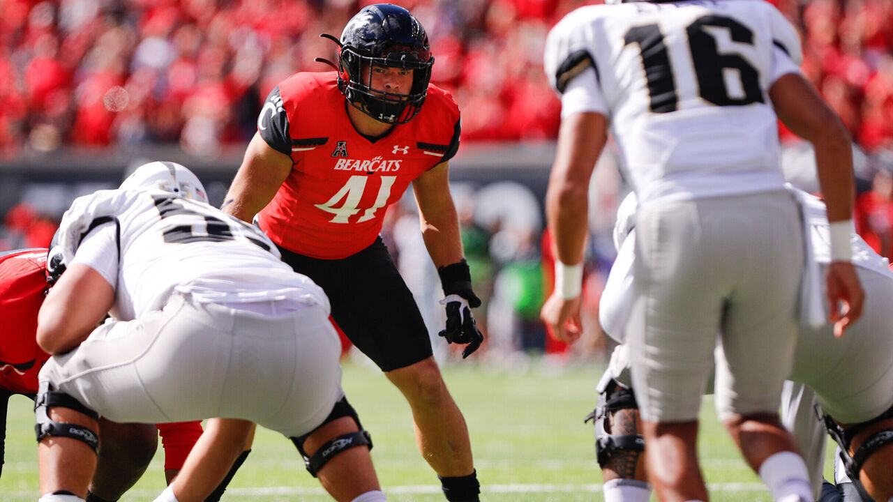 CINCINNATI, OH - OCTOBER 16: Cincinnati Bearcats linebacker Joel Dublanko (41) in action during the game against the UCF Knights and the Cincinnati Bearcats on October 16, 2021, at Nippert Stadium in Cincinnati, OH.
