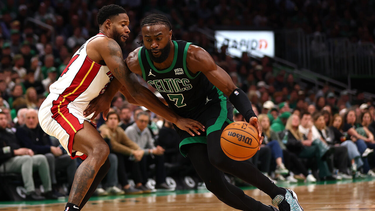 BOSTON, MASSACHUSETTS - MAY 01: Jaylen Brown #7 of the Boston Celtics drives to the basket against Haywood Highsmith #24 of the Miami Heat during the third quarter of game five of the Eastern Conference First Round Playoffs at TD Garden on May 01, 2024 in Boston, Massachusetts. NOTE TO USER: User expressly acknowledges and agrees that, by downloading and/or using this Photograph, user is consenting to the terms and conditions of the Getty Images License Agreement.
