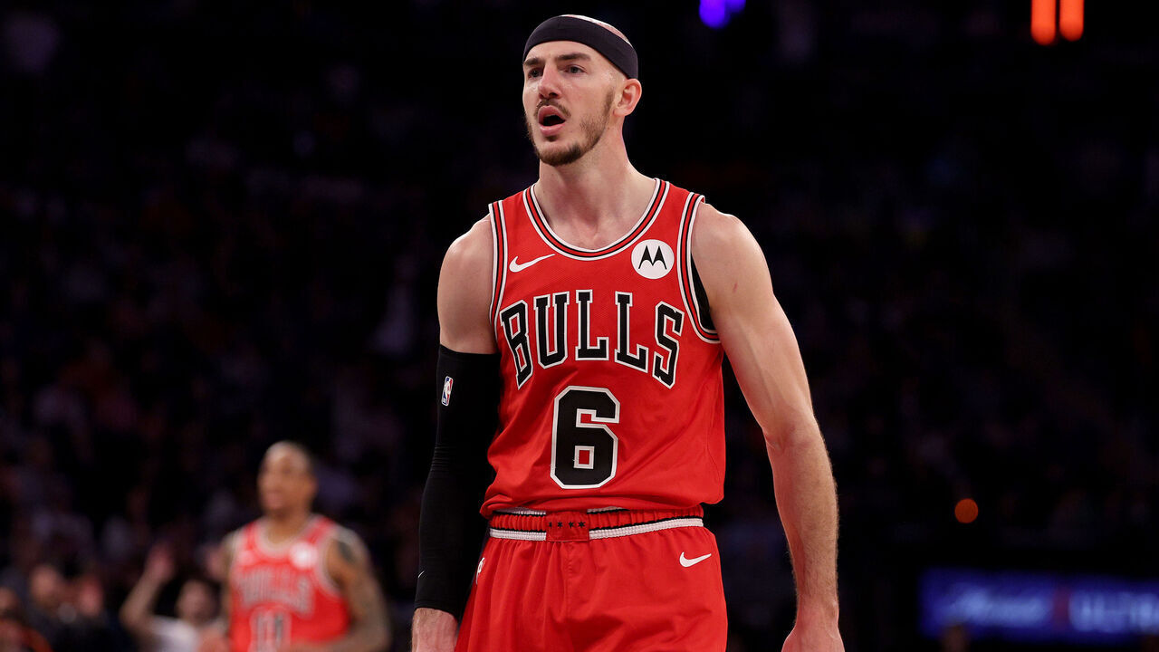NEW YORK, NEW YORK - APRIL 14: Alex Caruso #6 of the Chicago Bulls reacts in the overtime period against the New York Knicks at Madison Square Garden on April 14, 2024 in New York City. The New York Knicks defeated the Chicago Bulls 120-119 in OT.