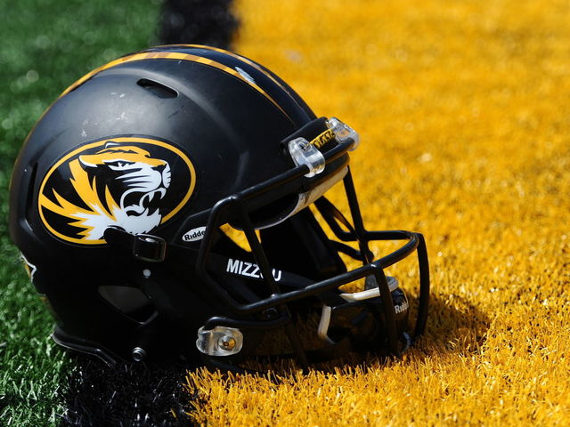 Swag Watch: Mizzou unveils new chrome tiger head helmets | theScore.com