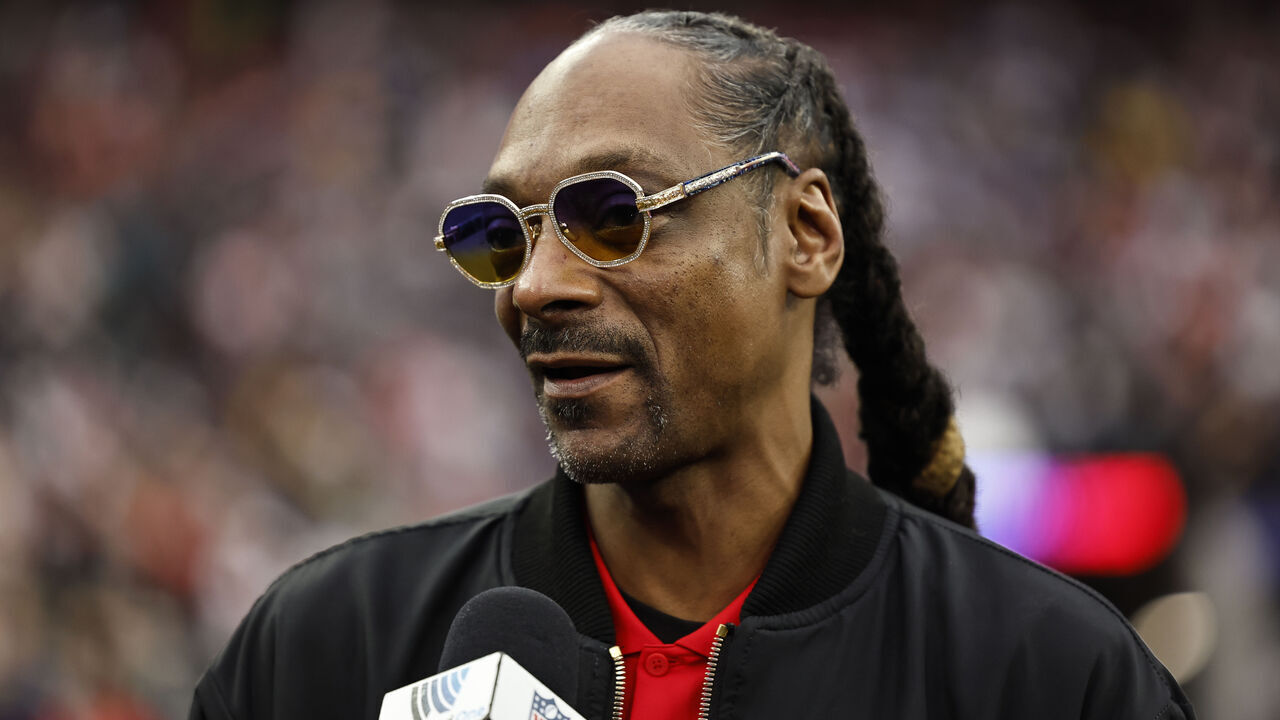 LAS VEGAS, NEVADA - FEBRUARY 05: LAS VEGAS, NEVADA - FEBRUARY 05: AFC captain Snoop Dogg is interviewed during an NFL Pro Bowl football game at Allegiant Stadium on February 05, 2023 in Las Vegas, Nevada.