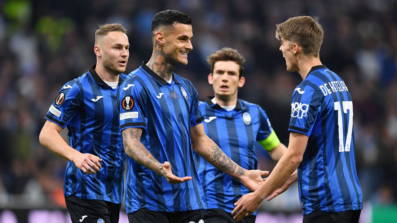 MARSEILLE, FRANCE - MAY 02: Gianluca Scamacca of Atalanta BC celebrates scoring his team's first goal with teammate Charles De Ketelaere during the UEFA Europa League 2023/24 Semi-Final first leg match between Olympique de Marseille and Atalanta BC at Stade de Marseille on May 02, 2024 in Marseille, France.