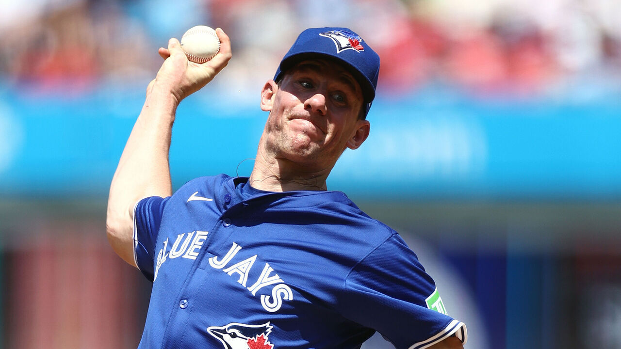 PHILADELPHIA, PENNSYLVANIA - MAY 08: Chris Bassitt #40 of the Toronto Blue Jays pitches during the third inning against the Philadelphia Phillies at Citizens Bank Park on May 08, 2024 in Philadelphia, Pennsylvania.