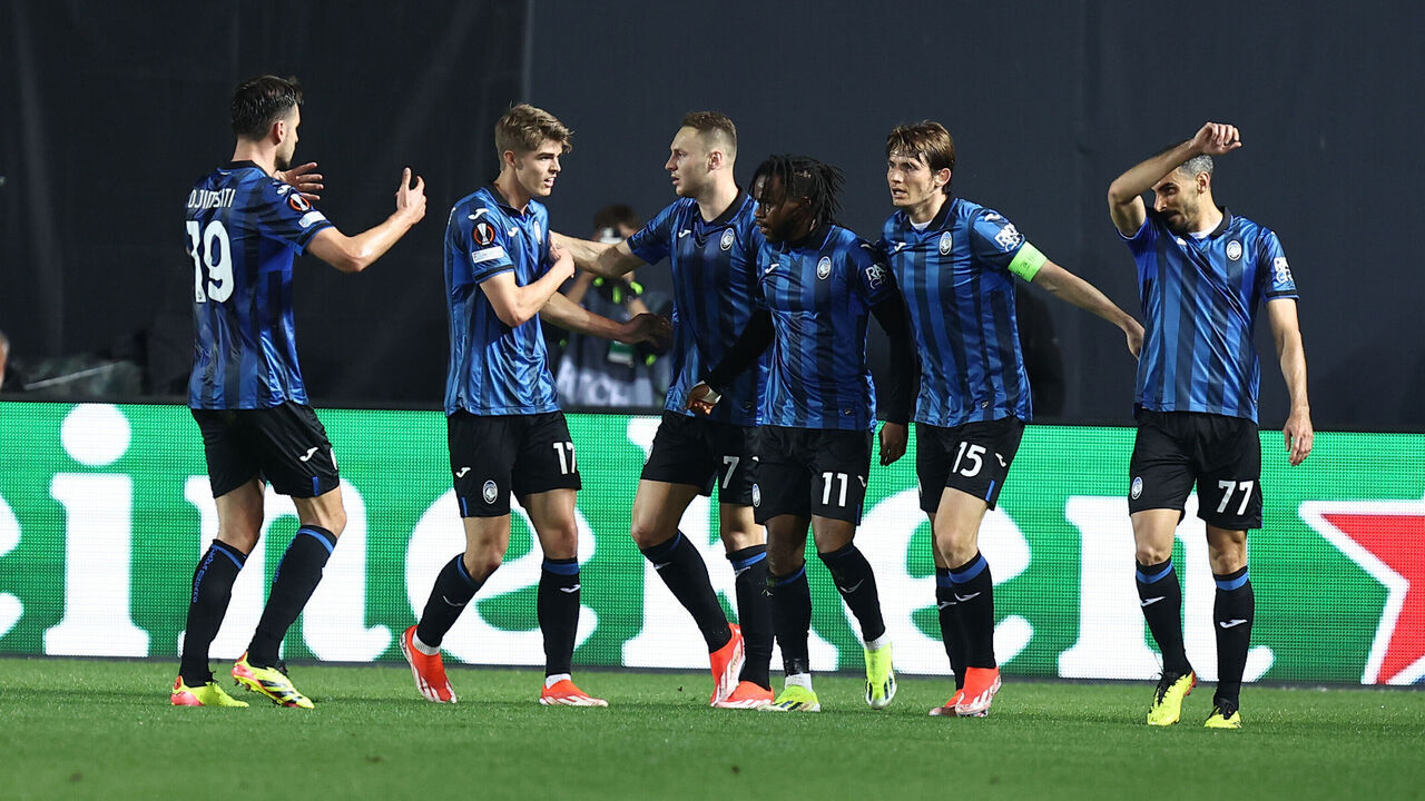 BERGAMO, ITALY - MAY 9: Ademola Lookman of Atalanta Bc celebrates after scoring his team's first goal with team mates during the UEFA Europa League 2023/24 Semi-Final second leg match between Atalanta BC and Olympique de Marseille at Stadio Atleti Azzurri d'Italia on May 9, 2024 in Bergamo, Italy.