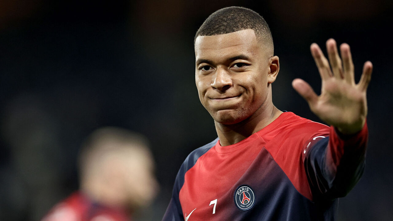 Paris Saint-Germain's French forward #07 Kylian Mbappe waves as he warms up before the French L1 football match between Paris Saint-Germain (PSG) and Olympique de Marseille (OM) at The Parc des Princes Stadium in Paris on September 24, 2023.