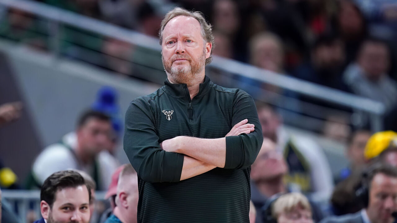 INDIANAPOLIS, INDIANA - MARCH 29: Head coach Mike Budenholzer of the Milwaukee Bucks looks on in the second quarter against the Indiana Pacers at Gainbridge Fieldhouse on March 29, 2023 in Indianapolis, Indiana.