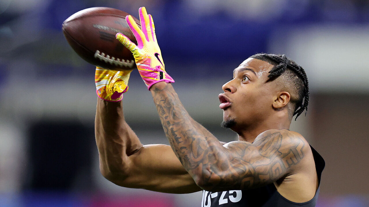 INDIANAPOLIS, INDIANA - MARCH 02: Brenden Rice #WO25 of Southern California participates in a drill during the NFL Combine at Lucas Oil Stadium on March 02, 2024 in Indianapolis, Indiana.