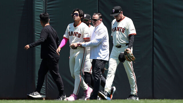 SAN FRANCISCO, CALIFORNIA - MAY 12: Jung Hoo Lee #51 of the San Francisco Giants comes off the field after being injured in the top of the first inning against the Cincinnati Reds at Oracle Park on May 12, 2024 in San Francisco, California.