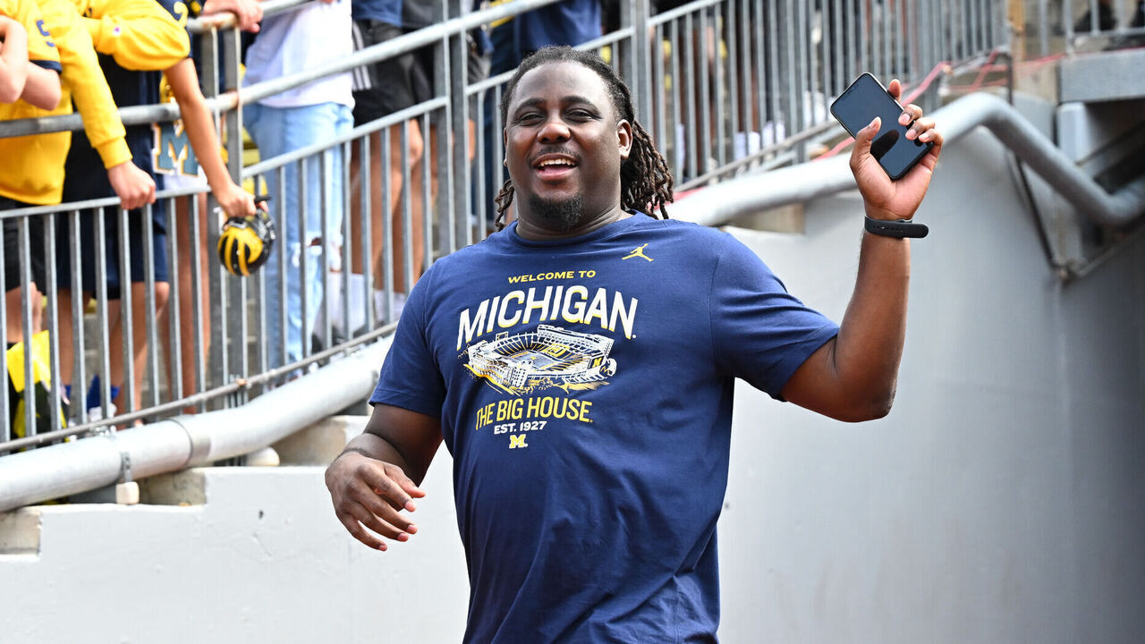 ANN ARBOR, MI - SEPTEMBER 23: Former Michigan Wolverines quarterback and current staff member Denard Robinson walks out and waves to the fans during the game between the University of Michigan Wolverines versus the Rutgers Scarlet Knights on Saturday September 23, 2023 at Michigan Stadium, Ann Arbor, MI.