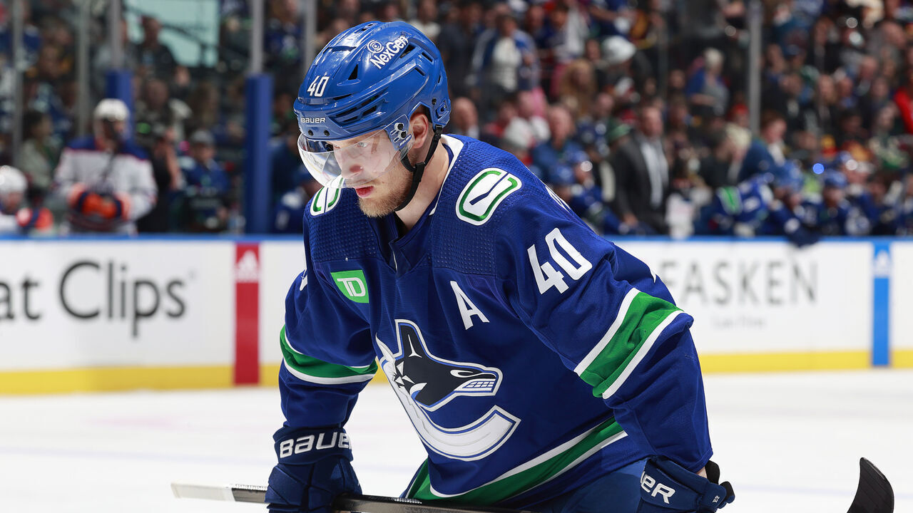 VANCOUVER, CANADA - MAY 10: Elias Pettersson #40 of the Vancouver Canucks lines up for a face off in Game Two of the Second Round of the 2024 Stanley Cup Playoffs against the Edmonton Oilers at Rogers Arena on May 10, 2024 in Vancouver, British Columbia, Canada.