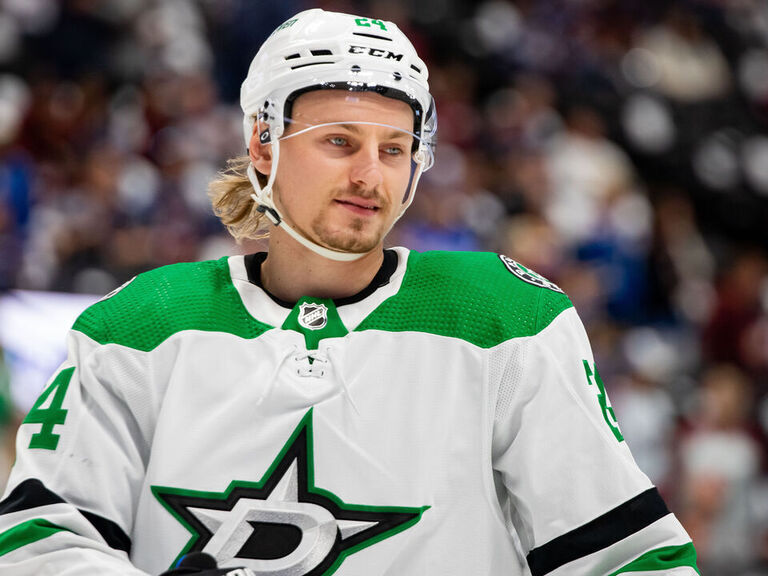 Stars' Hintz Out For Game 5 With Upper-body Injury | TheScore.com