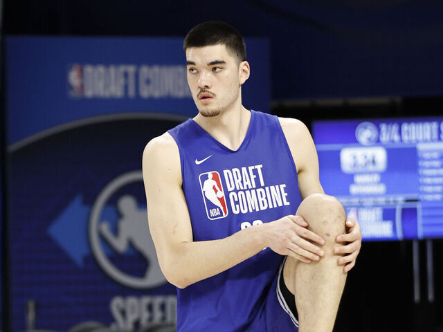 CHICAGO, IL - MAY 13: Zach Edey warms up during the 2024 NBA Combine on May 13, 2024 at Wintrust Arena in Chicago, Illinois. Mandatory Copyright Notice: Copyright 2024 NBAE