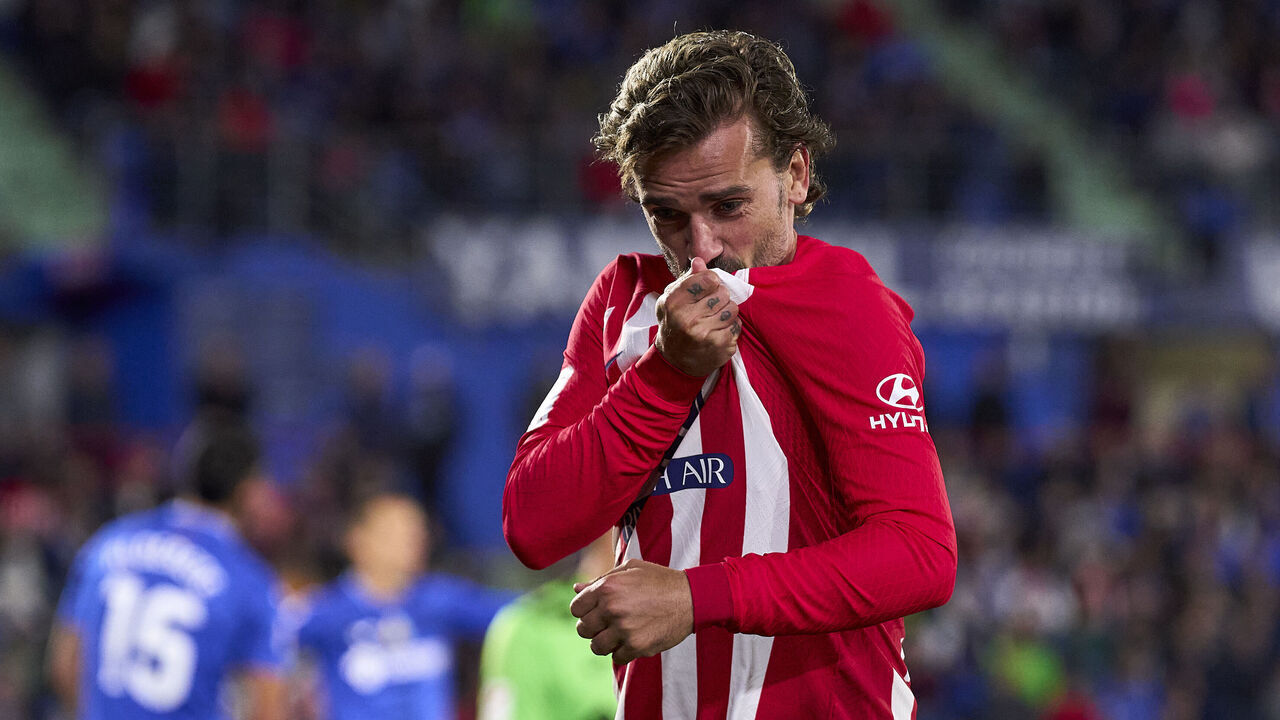 GETAFE, SPAIN - MAY 15: Antoine Griezmann of Atletico de Madrid celebrates after scoring his team's third goal during the LaLiga EA Sports match between Getafe CF and Atletico Madrid at Coliseum Alfonso Perez on May 15, 2024 in Getafe, Spain.