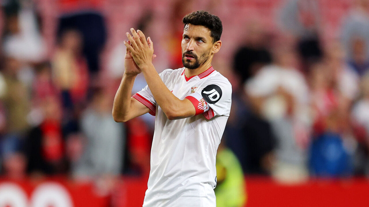 SEVILLE, SPAIN - MAY 05: Jesus Navas of Sevilla FC shows appreciation to the fans following the LaLiga EA Sports match between Sevilla FC and Granada CF at Estadio Ramon Sanchez Pizjuan on May 05, 2024 in Seville, Spain.