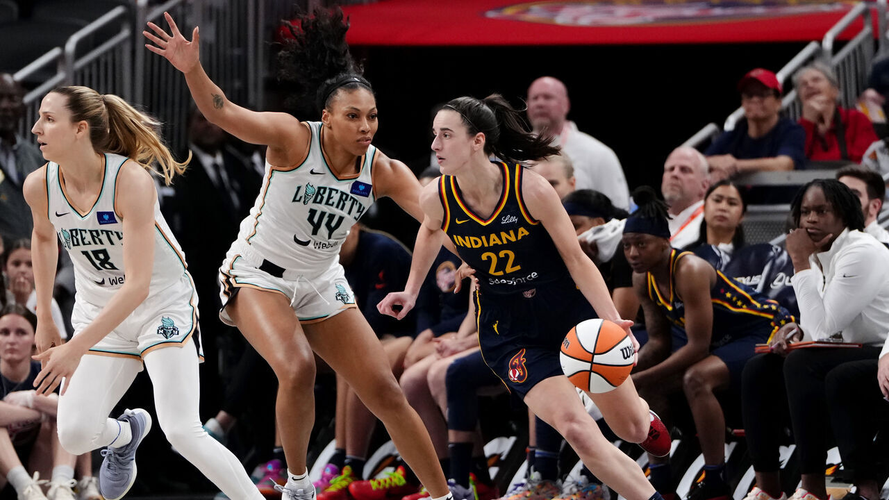 INDIANAPOLIS, INDIANA - MAY 16: Caitlin Clark #22 of the Indiana Fever dribbles the ball while being guarded by Betnijah Laney-Hamilton #44 of the New York Liberty in the first quarter at Gainbridge Fieldhouse on May 16, 2024 in Indianapolis, Indiana.