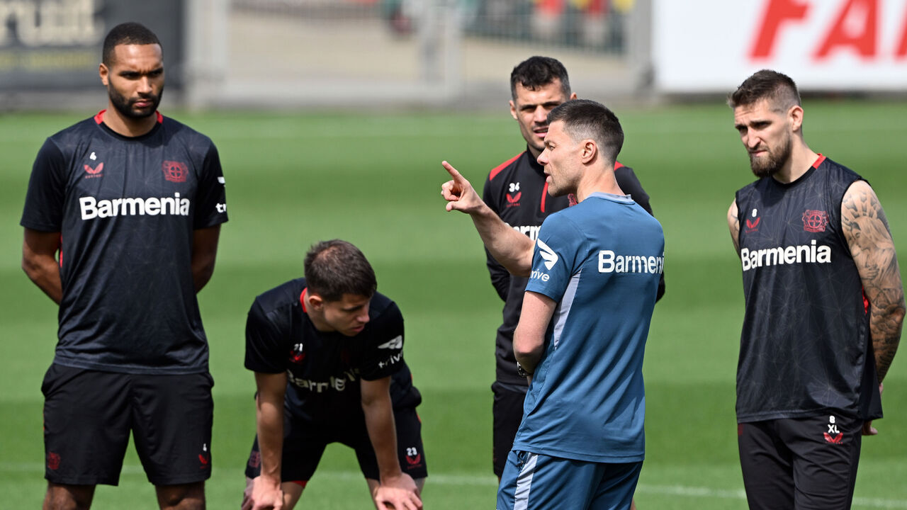 15 May 2024, North Rhine-Westphalia, Leverkusen: Leverkusen coach Xabi Alonso in action during training at the UEFA Media Day. Leverkusen will play Atalanta Bergamo in the Europa League final in Dublin on 22.05.2024. Photo: Federico Gambarini/dpa