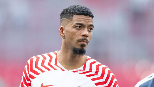 11 May 2024, Saxony, Leipzig: Soccer: Bundesliga, RB Leipzig - Werder Bremen, Matchday 33, Red Bull Arena. Leipzig's Benjamin Henrichs reacts on the pitch. Photo: Hendrik Schmidt/dpa - IMPORTANT NOTE: In accordance with the regulations of the DFL German Football League and the DFB German Football Association, it is prohibited to utilize or have utilized photographs taken in the stadium and/or of the match in the form of sequential images and/or video-like photo series.