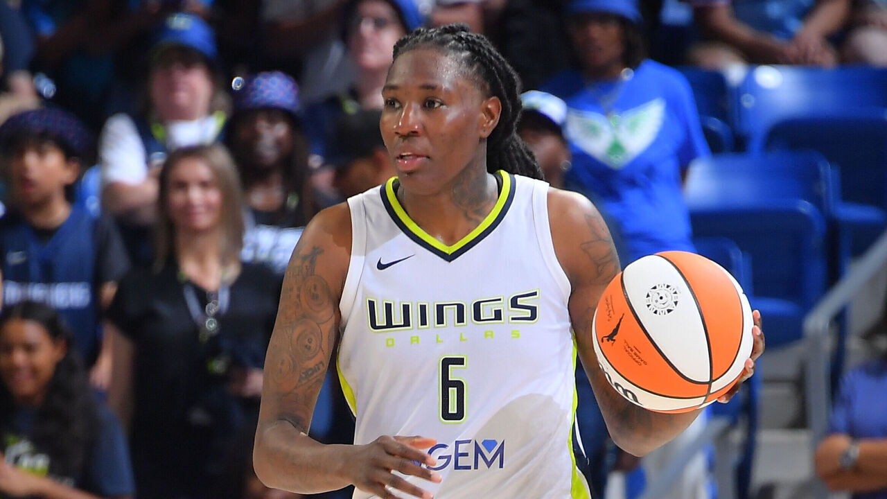 ARLINGTON, TX - MAY 15: Natasha Howard #6 of the Dallas Wings handles the ball during the game against the Chicago Sky on May 15, 2024 at the College Park Center in Arlington, TX. Mandatory Copyright Notice: Copyright 2024 NBAE