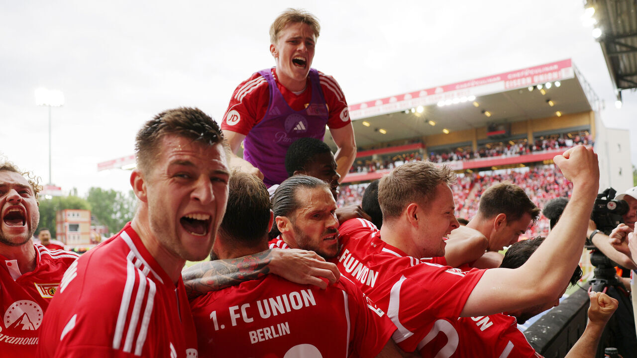 BERLIN, GERMANY - MAY 18: Janik Haberer of 1.FC Union Berlin (obscured) celebrates scoring his team's second goal with teammates during the Bundesliga match between 1. FC Union Berlin and Sport-Club Freiburg at An der Alten Foersterei on May 18, 2024 in Berlin, Germany.