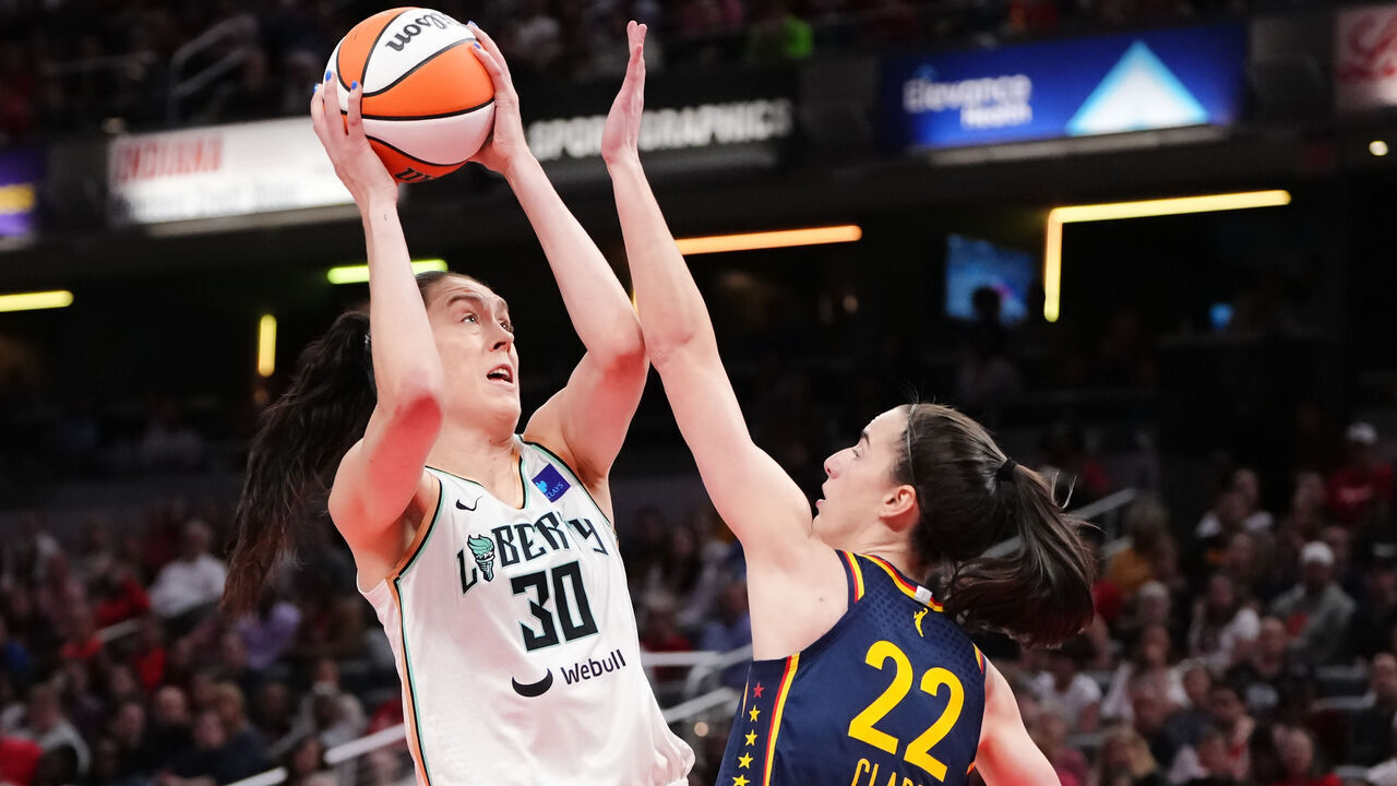 INDIANAPOLIS, INDIANA - MAY 16: Breanna Stewart #30 of the New York Liberty attempts a shot while being guarded by Caitlin Clark #22 of the Indiana Fever in the first quarter at Gainbridge Fieldhouse on May 16, 2024 in Indianapolis, Indiana.