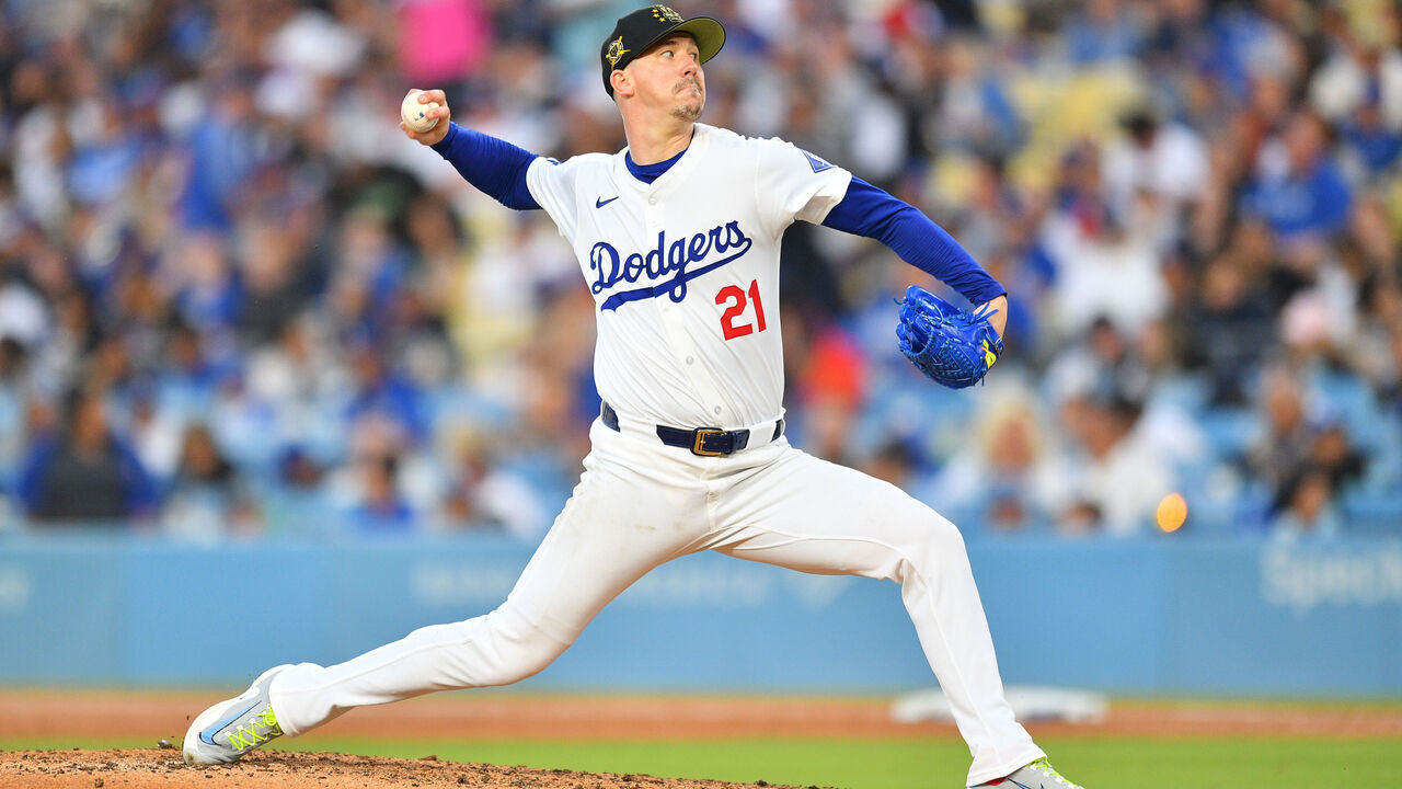 LOS ANGELES, CA - MAY 18: Los Angeles Dodgers pitcher Walker Buehler (21) throws a pitch during the MLB game between the Cincinnati Reds and the Los Angeles Dodgers on May 18, 2024 at Dodger Stadium in Los Angeles, CA.