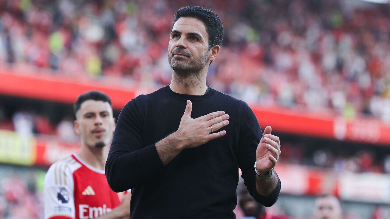 LONDON, ENGLAND - MAY 19: Mikel Arteta, manager of Arsenal, acknowledges the home support after the Premier League match between Arsenal FC and Everton FC at Emirates Stadium on May 19, 2024 in London, England.